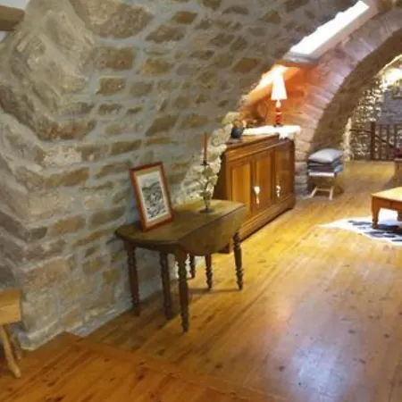 Les Fontaines Voutees Holiday home *